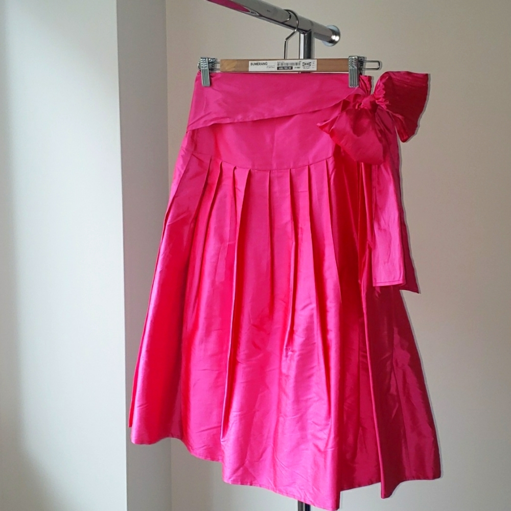 Silk taffeta wrap around skirt in shimmering pink!
